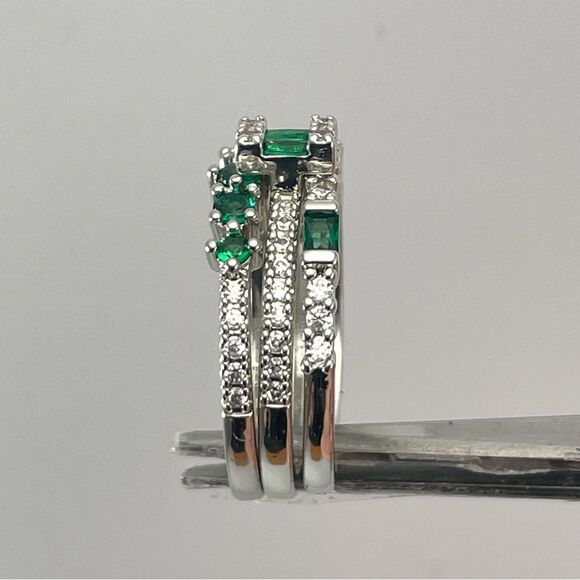 Beautiful 3 Band Stacker Set Green Emerald White Diamond CZ Silver Plated Ring - Picture 4 of 6